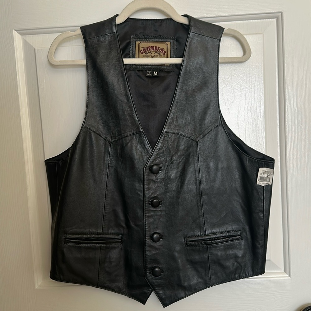Men’s Leather Vest - NWT - Cavender’s Size Medium, Black! Great Condition!